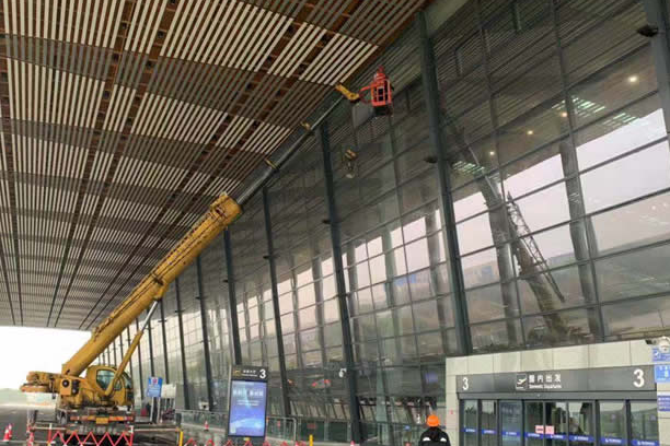 集美玻璃幕墙维护和保养